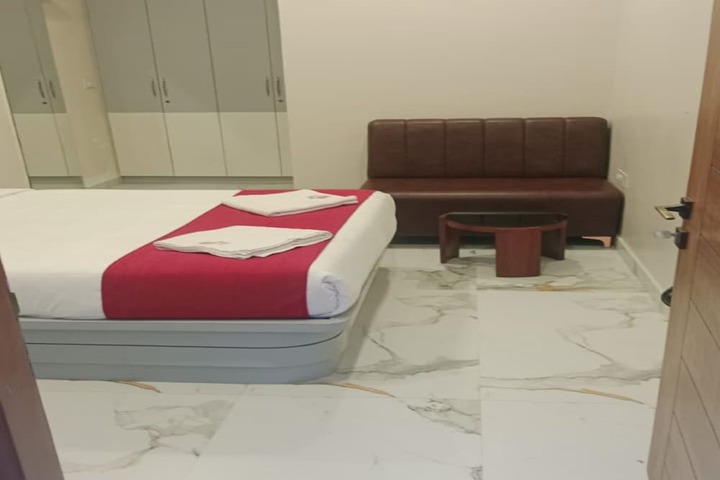 Room 14 of 36