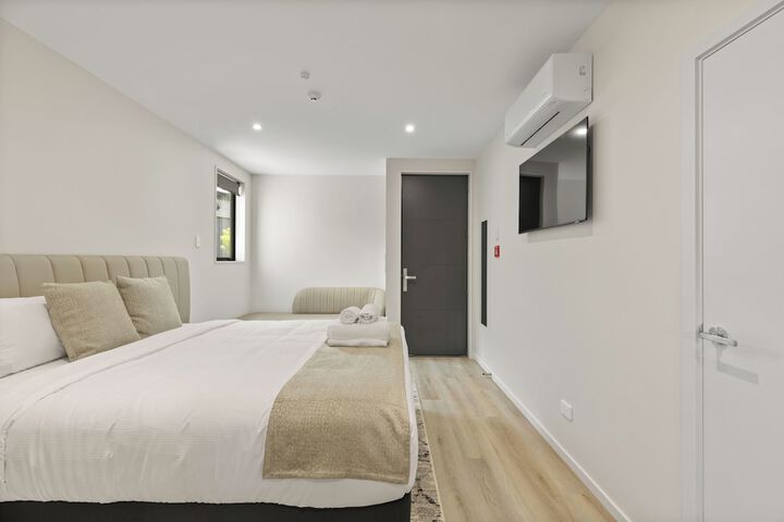 Room 8 of 40