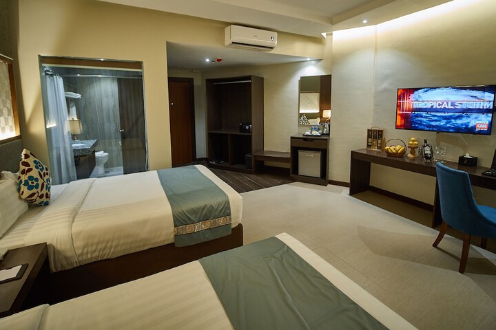 Room 8 of 30