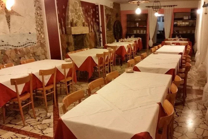 Dining 9 of 13