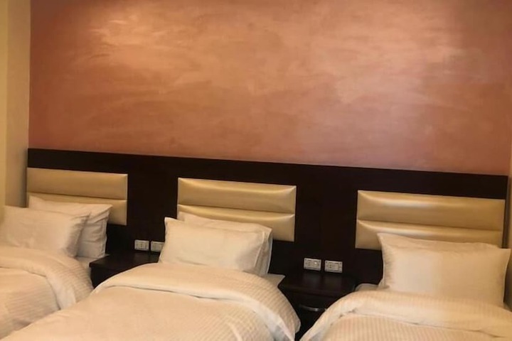 Room 16 of 38