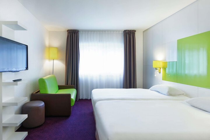 Room 30 of 90
