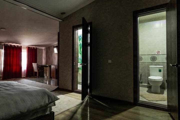 Room 3 of 11