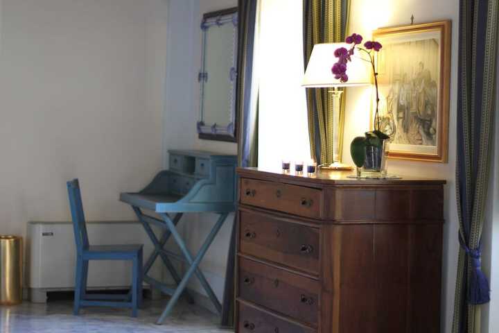 Room 4 of 19