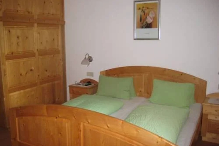 Room 6 of 15