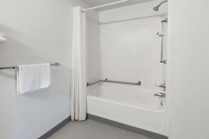 Double Bed Accessible (6 of 9)