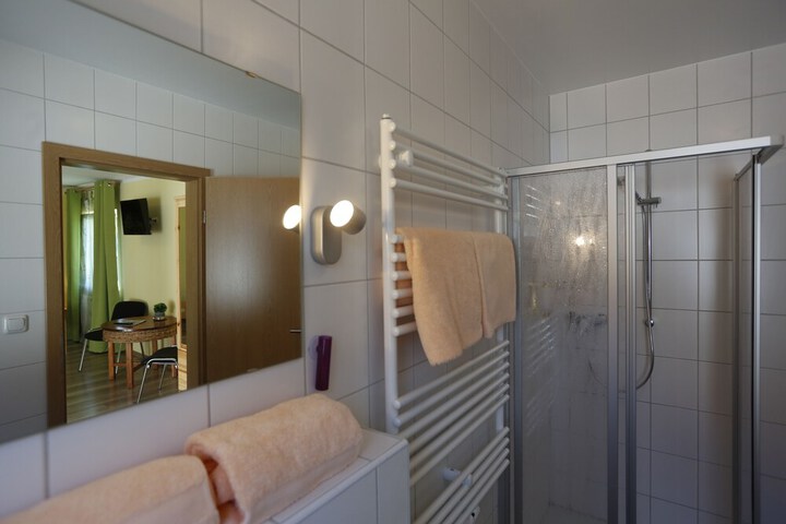 Room 4 of 40