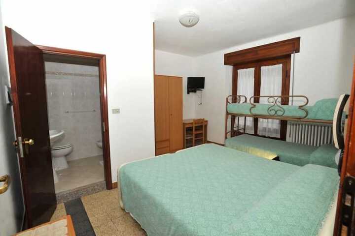 Room 11 of 44