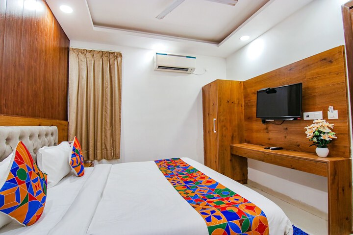 Room 12 of 24