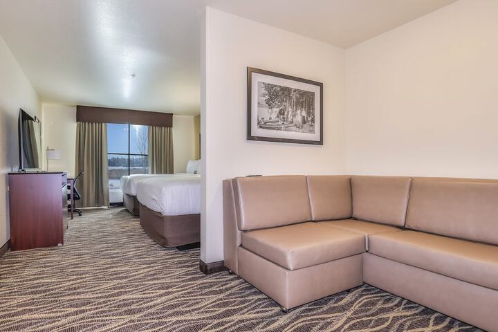 2 Queen Guest Room (9 of 12)