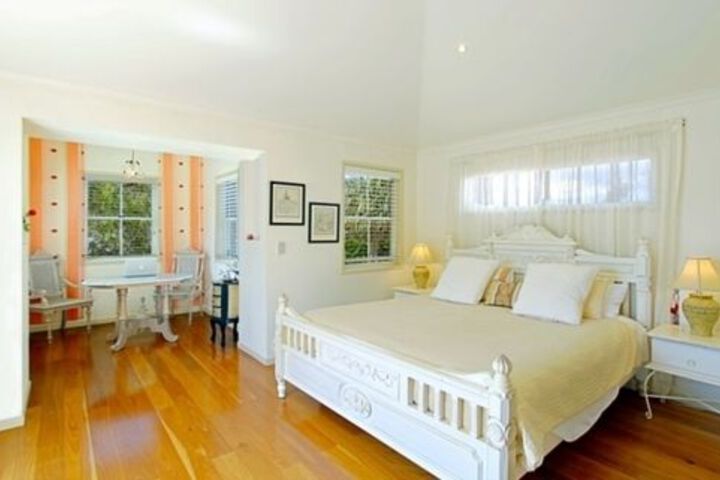 Room 2 of 5