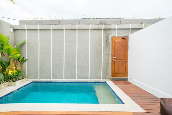 Pool 16 of 28