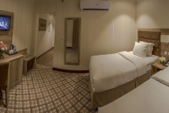 Room 15 of 114