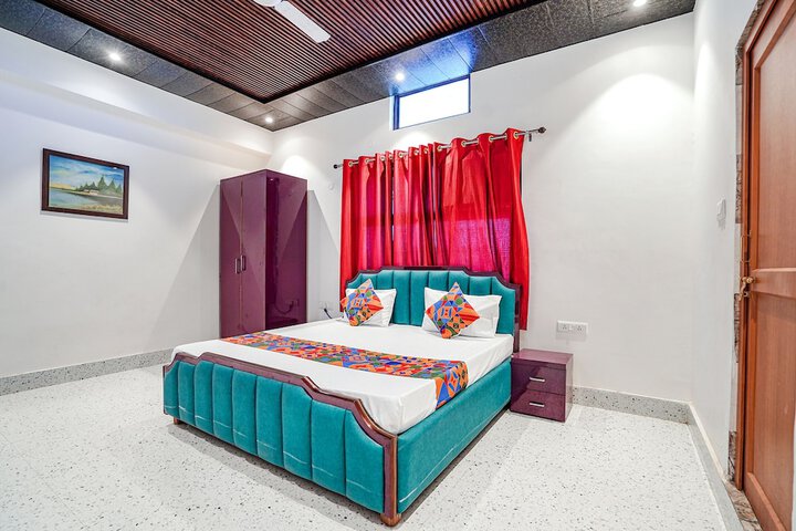 Room 6 of 32