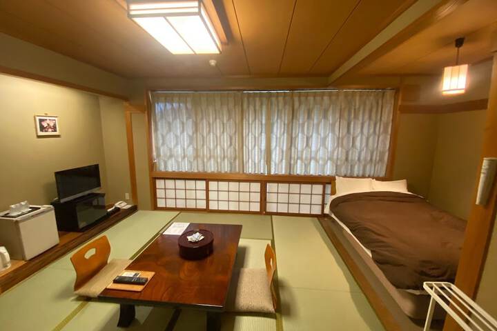 Room 6 of 44