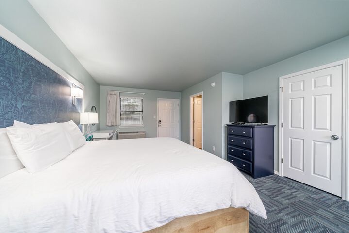 Studio Suite 1 King Bed with Sofa Bed Resort View (7 of 40)