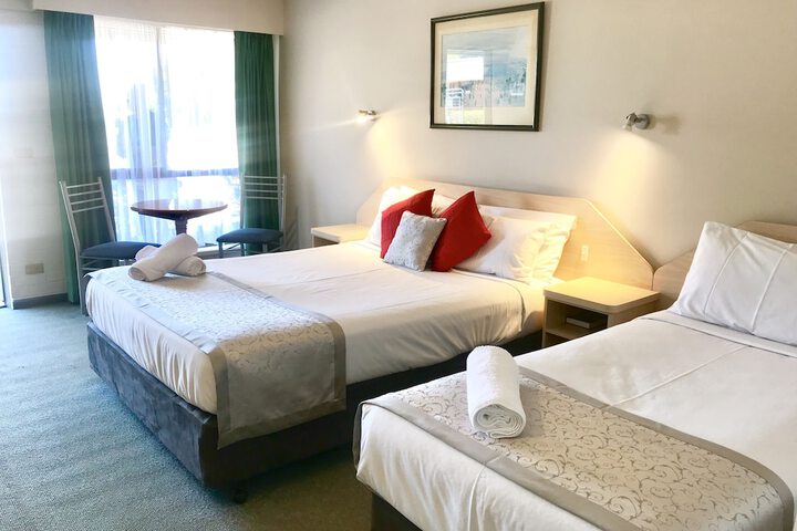 Room 6 of 12