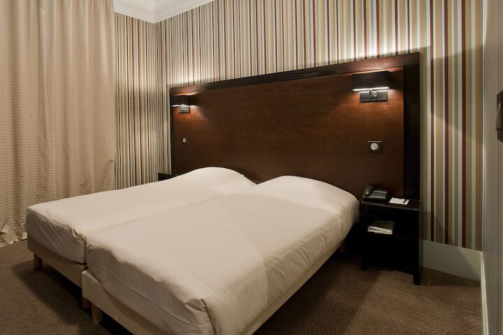 Room 12 of 79