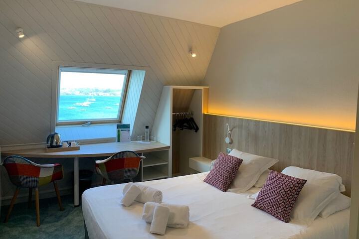 Room 5 of 62