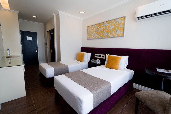 Room 9 of 38