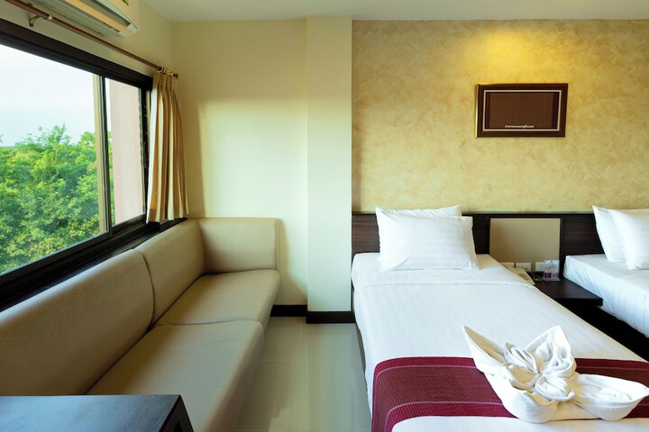 Room 44 of 183