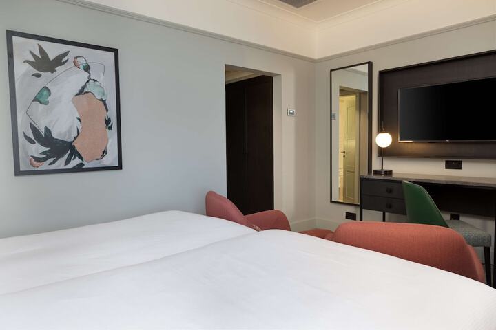 Room 48 of 182