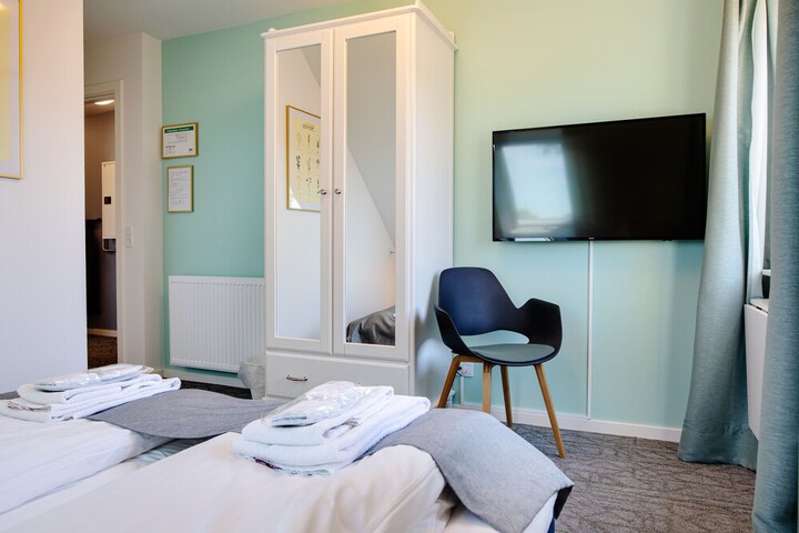 Room 4 of 30
