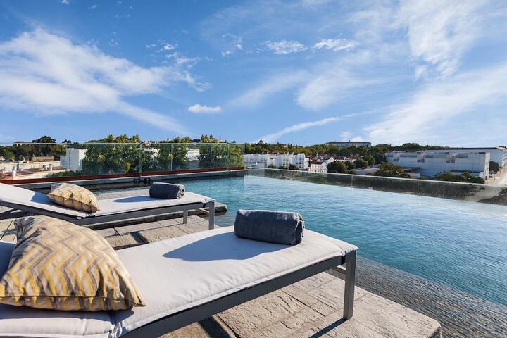 Pool Hotel