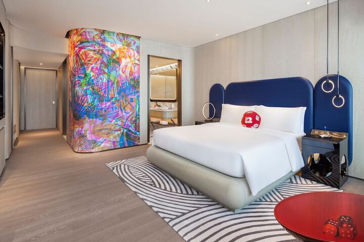 Room 16 of 77