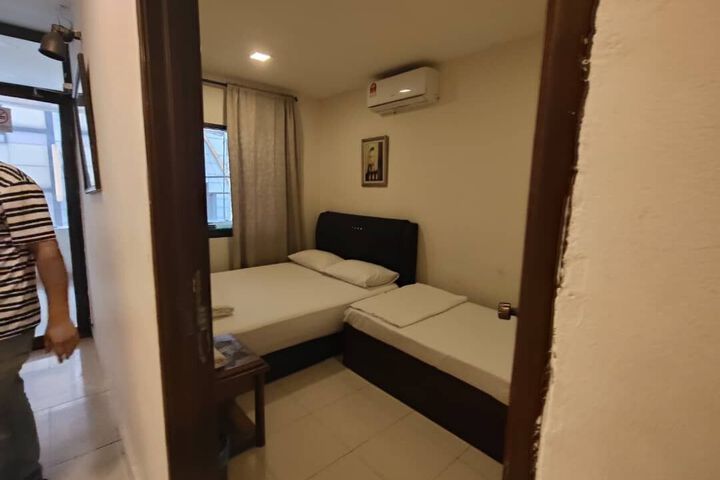 Room 16 of 23