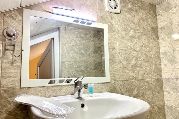 Room 14 of 100