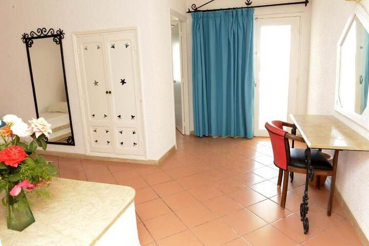 Room 13 of 34