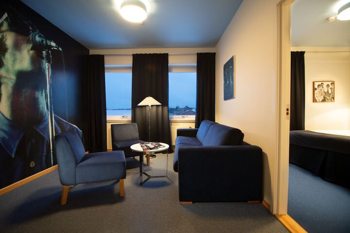 Room 10 of 33