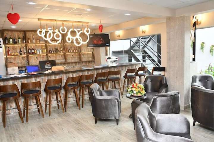 Lounge 62 of 72