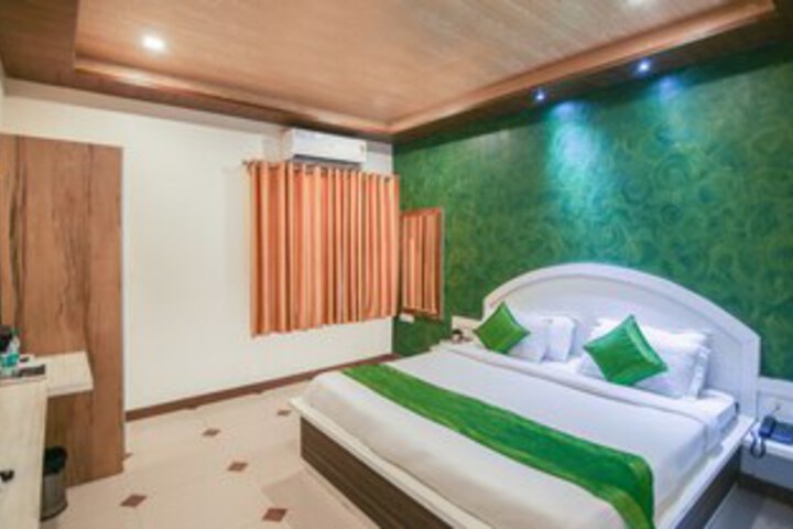 Room 7 of 33