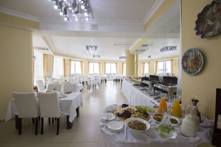 Dining 83 of 107
