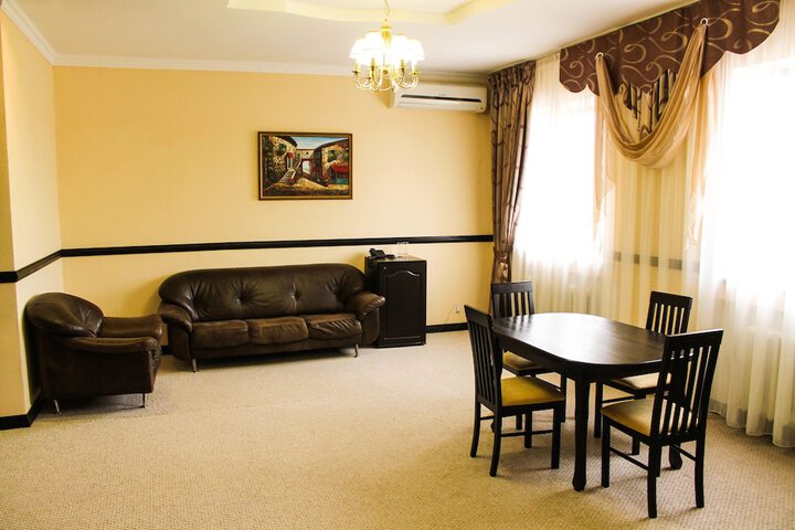 Room 12 of 37
