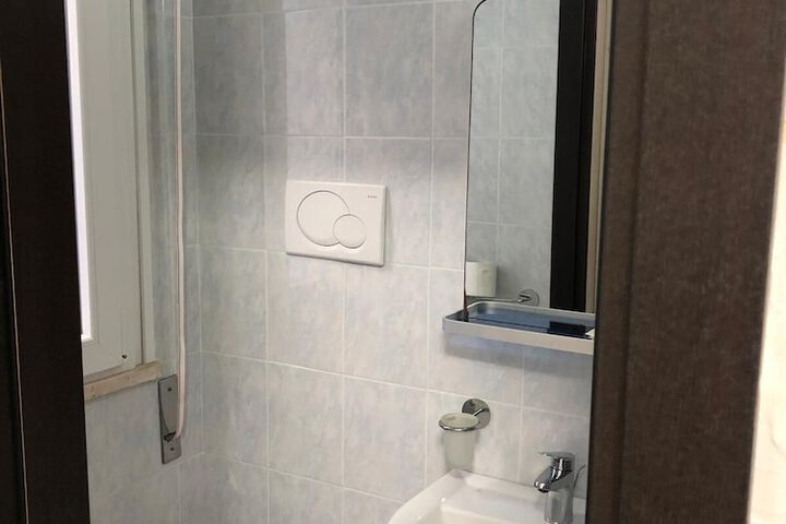 Room 7 of 19