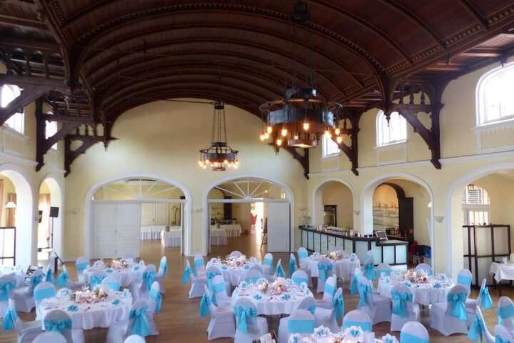 Ballroom/Hall 33 of 40