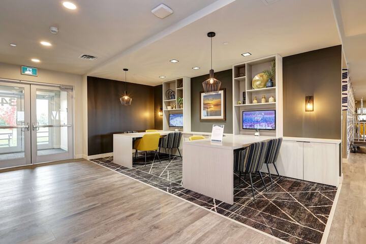 Business Center 28 of 31