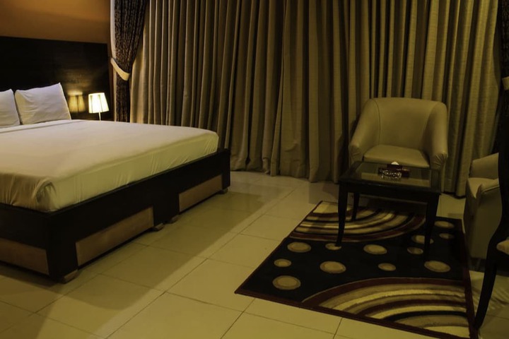 Room 16 of 20