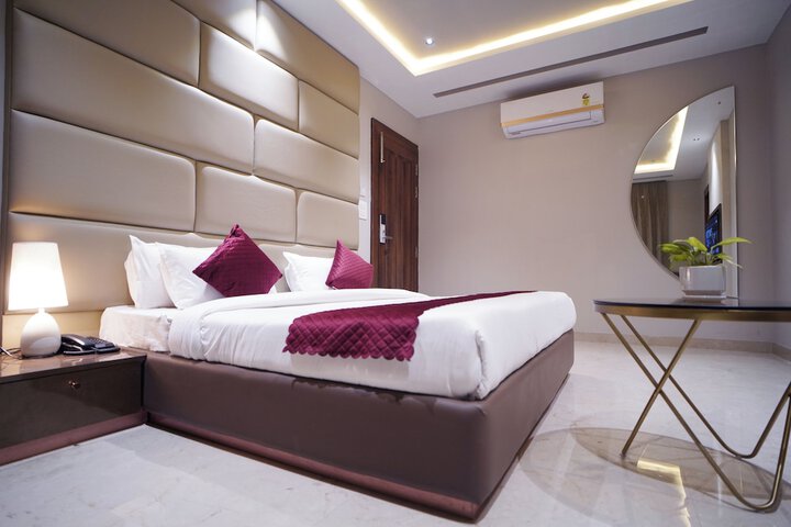 Room 15 of 30