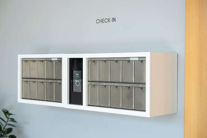 Check-in/check-out kiosk