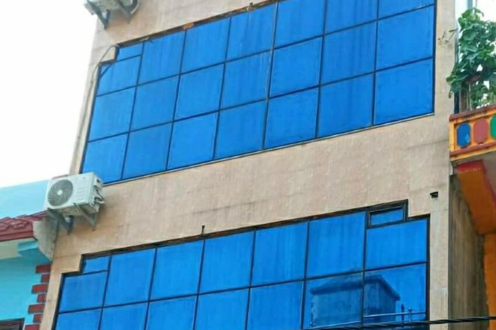 Hero Image 1 of 6
