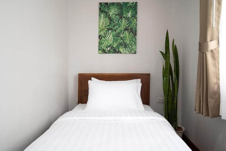 Room 6 of 26