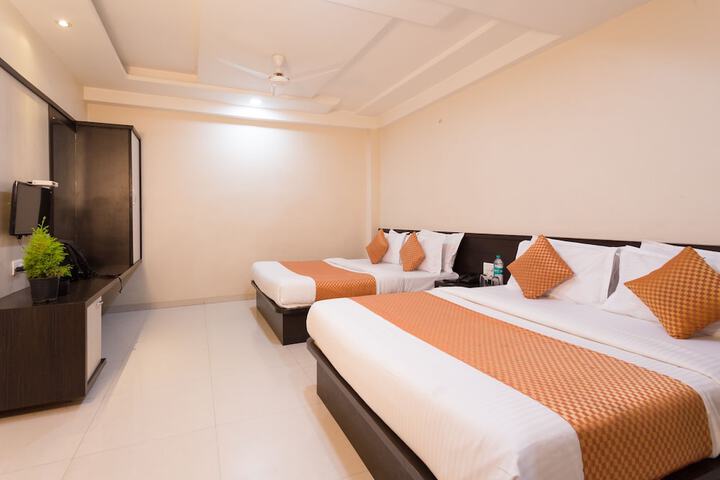 Room 12 of 33