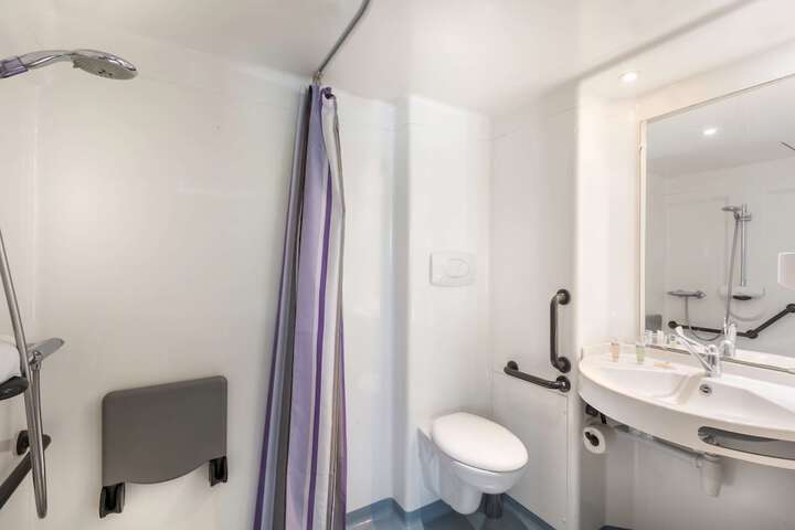 Room 15 of 34