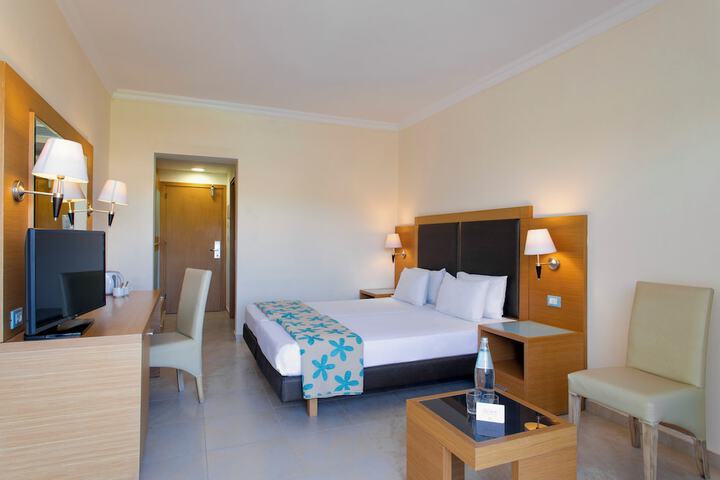 Room 14 of 82