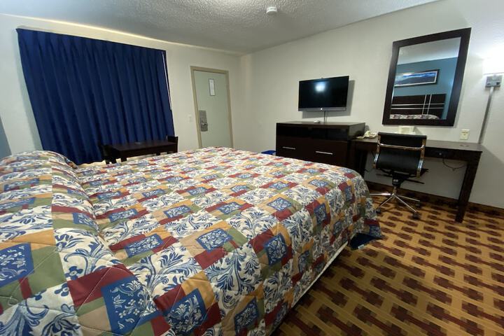 1 King Bed (11 of 14)