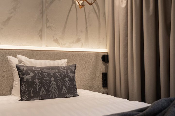 Room 45 of 170